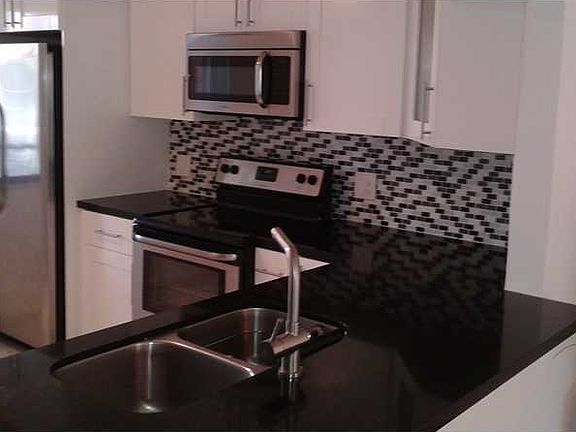 2nd image of 427 Lakeview Dr APT 203