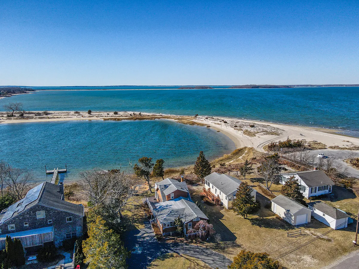 Building Photo - 79 Pine Neck Ave