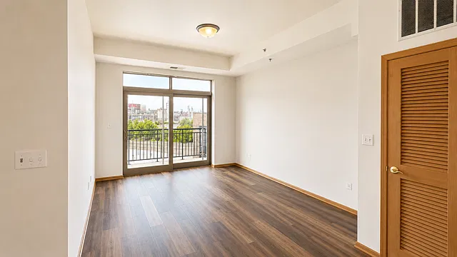 2 bed, 956 sqft, $1,800 — Photo 2