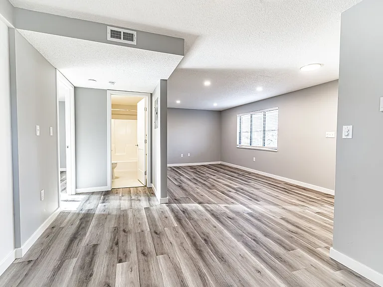 OakWood Park -- No up-front security deposit required! — Photo 13