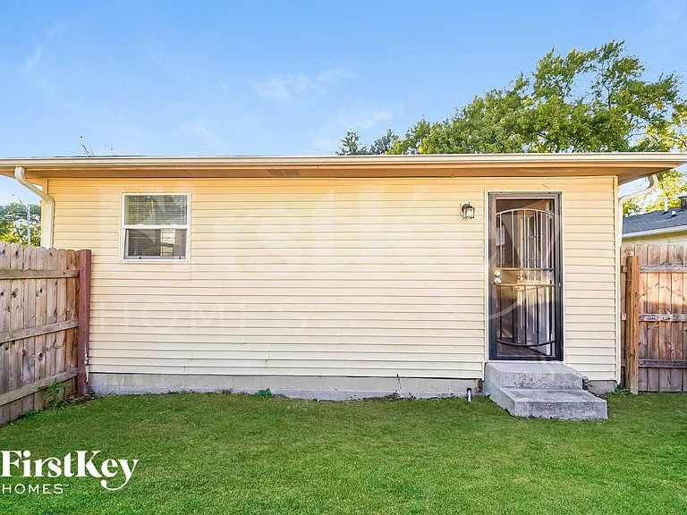4601 N Richardt Ave — Photo 18
