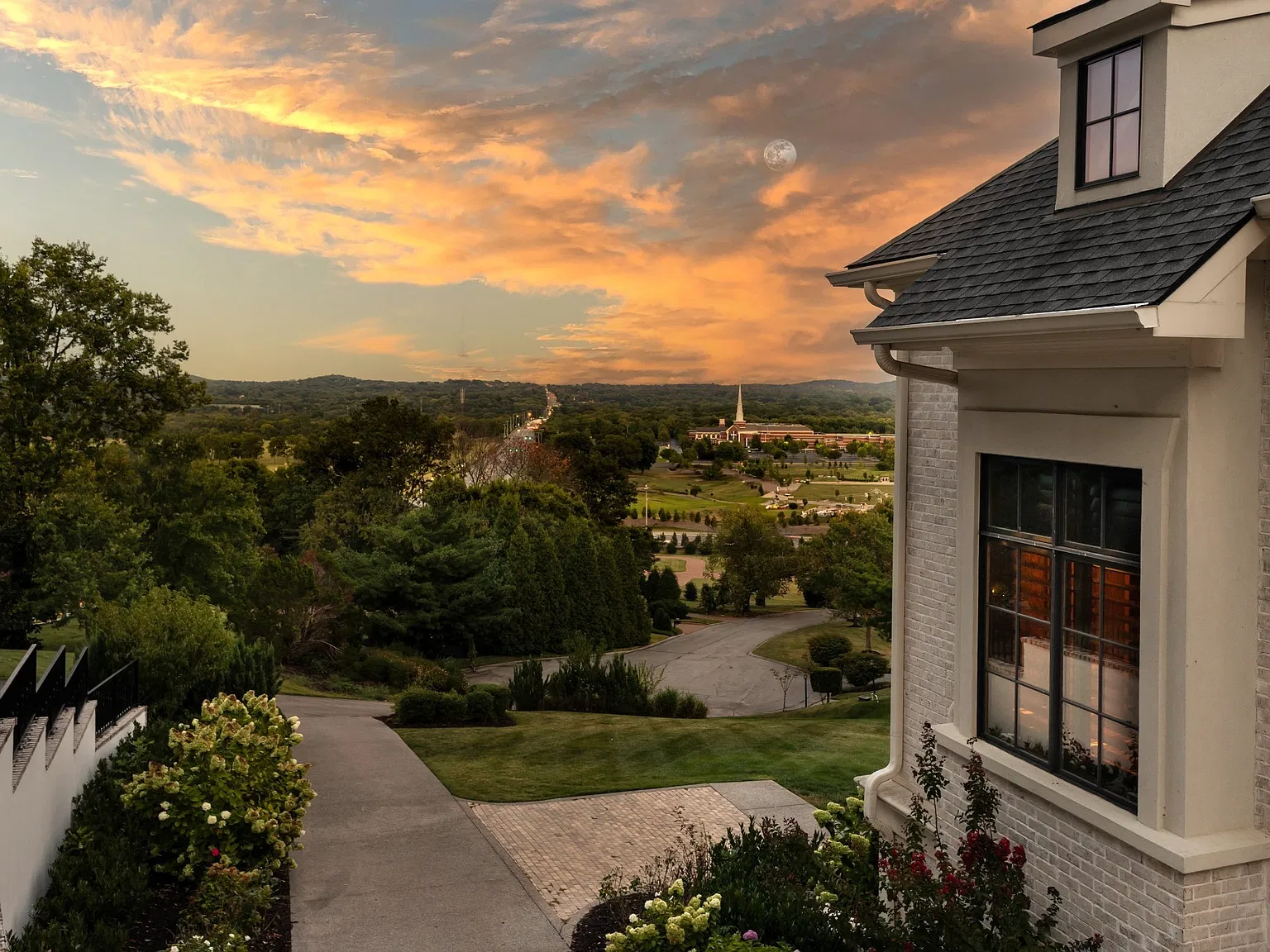 5 bed, 6.5 bath, 7414 sqft, $12,000 — Photo 4