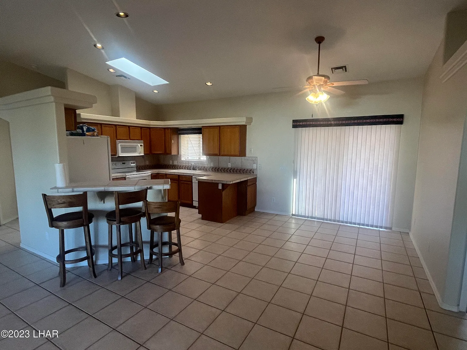 3 bed, 2.0 bath, 1642 sqft, $2,450 — Photo 4