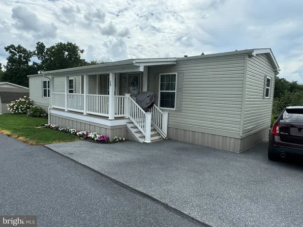 20 Parkside Dr, Manheim, PA 17545