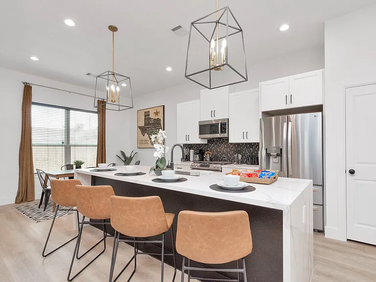 5308 Denmark St — Photo 12