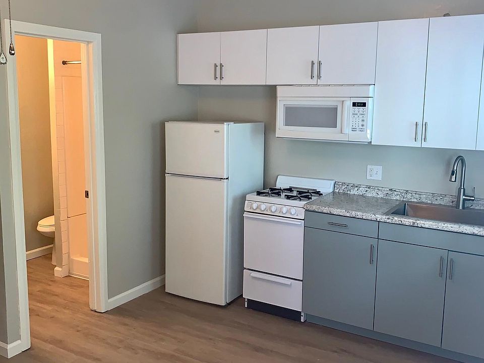 1st image of 3208 30th St #1/4