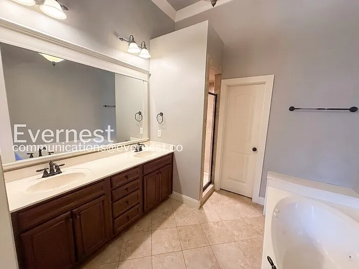 656 Flag Cir — Photo 10