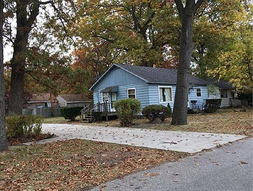 2nd image of 425 Larchmere Rd