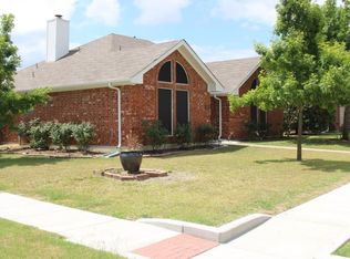 420 Foxwood Cir, Denton, TX 76207
