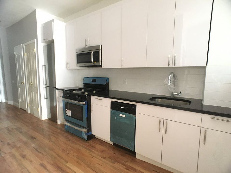 2nd image of 309 W 113th St APT 3A