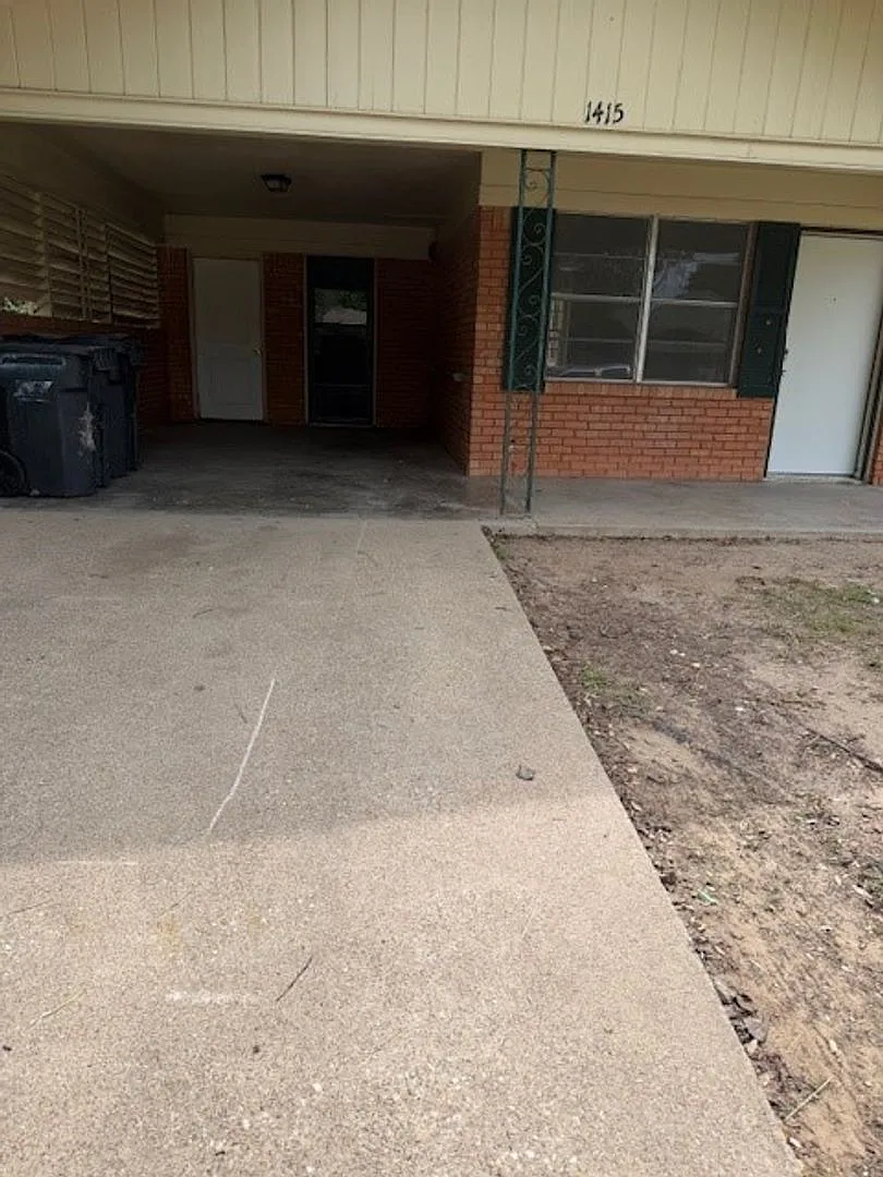 Building Photo - 1415 Mockingbird Ln