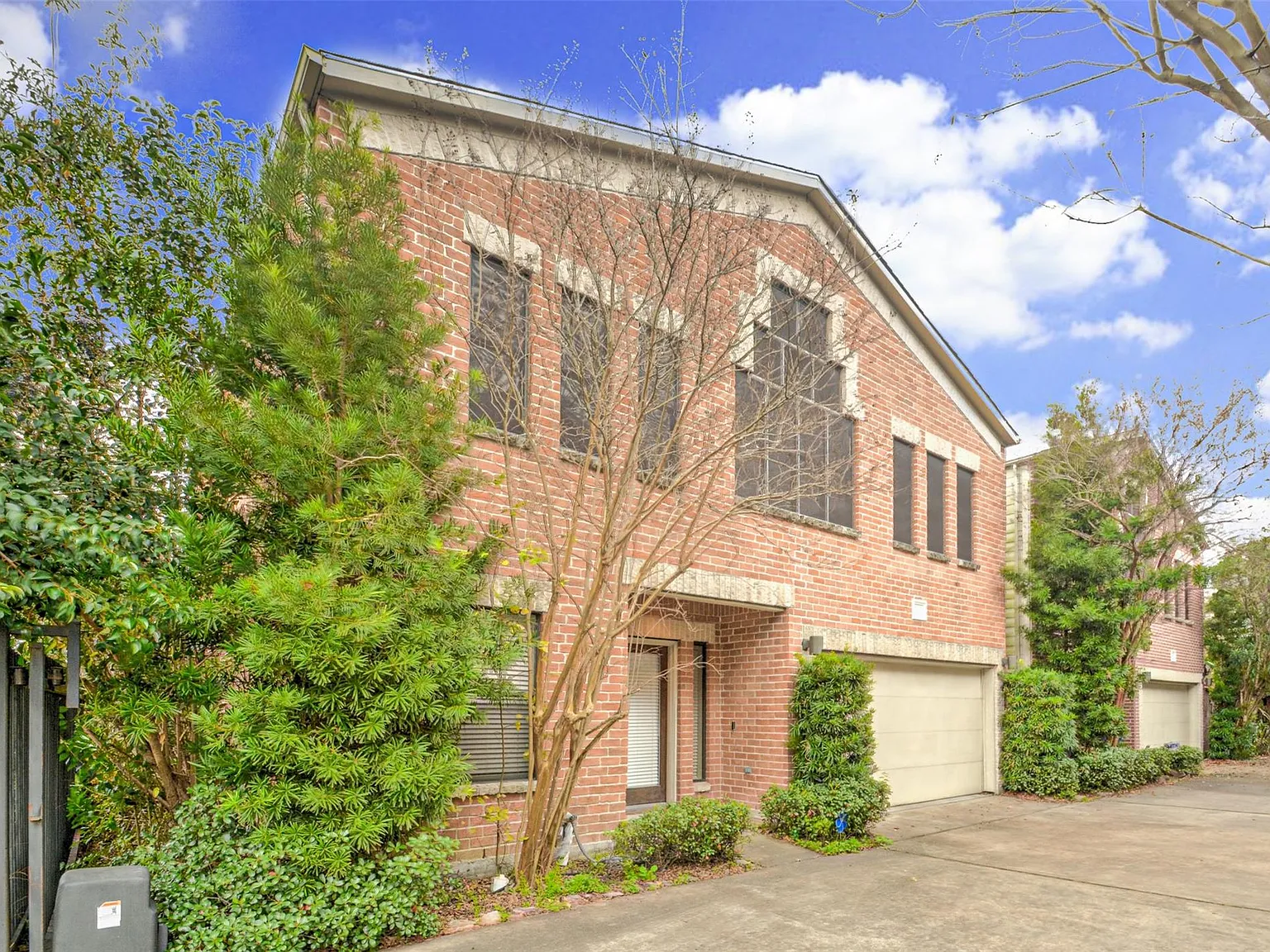 3 bed, 2.5 bath, 2260 sqft, $2,900 — Photo 3