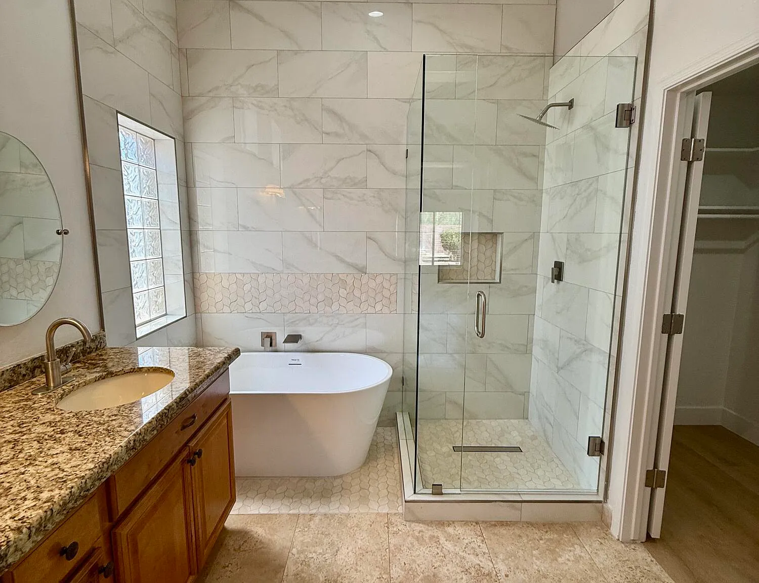 3 bed, 2.0 bath, 1347 sqft, $3,250 — Photo 3