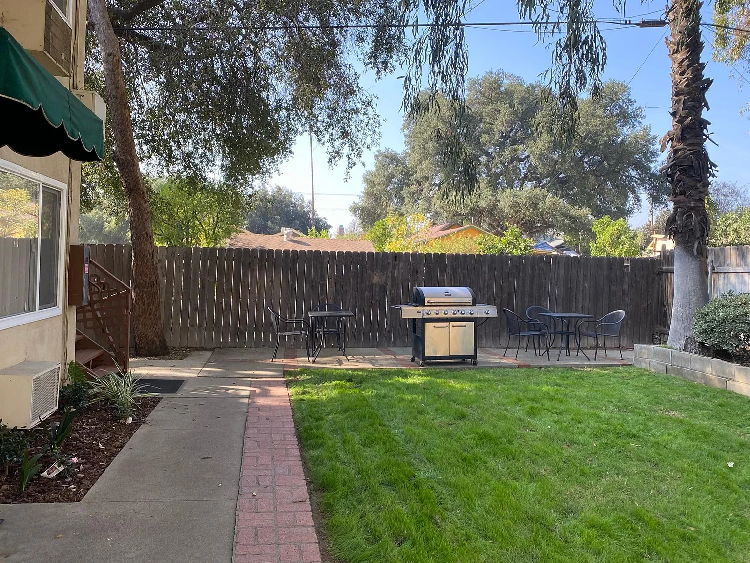 1689 N Lake Ave — Photo 3