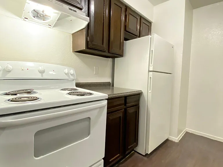 Pinewood Townhomes — Photo 20