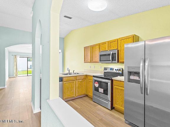 4th image of 630 BRIAR WAY Lane