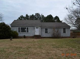 899 Talbot Dr, Smithfield, VA 23430