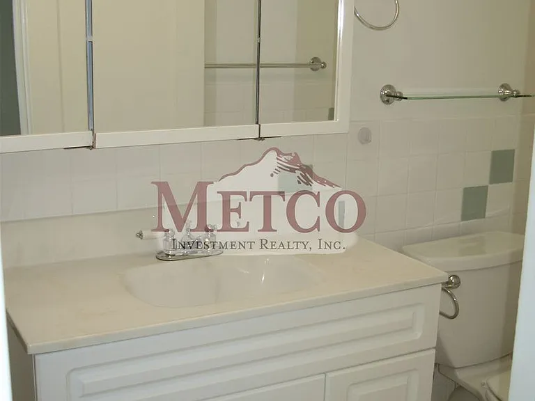 2150 Van Buren St — Photo 10