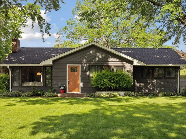 2937 Cherokee Pl, Golden Valley, MN 55422