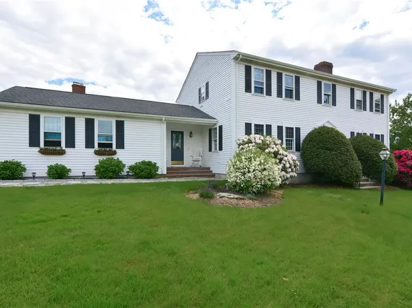 24 Patricia Ann Dr, Bristol, RI 02809