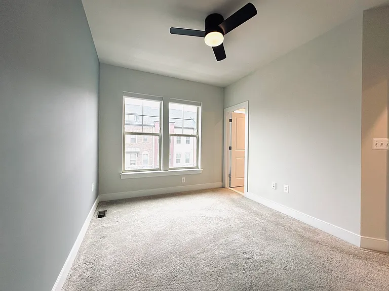 1009 Rockwell Ave — Photo 26
