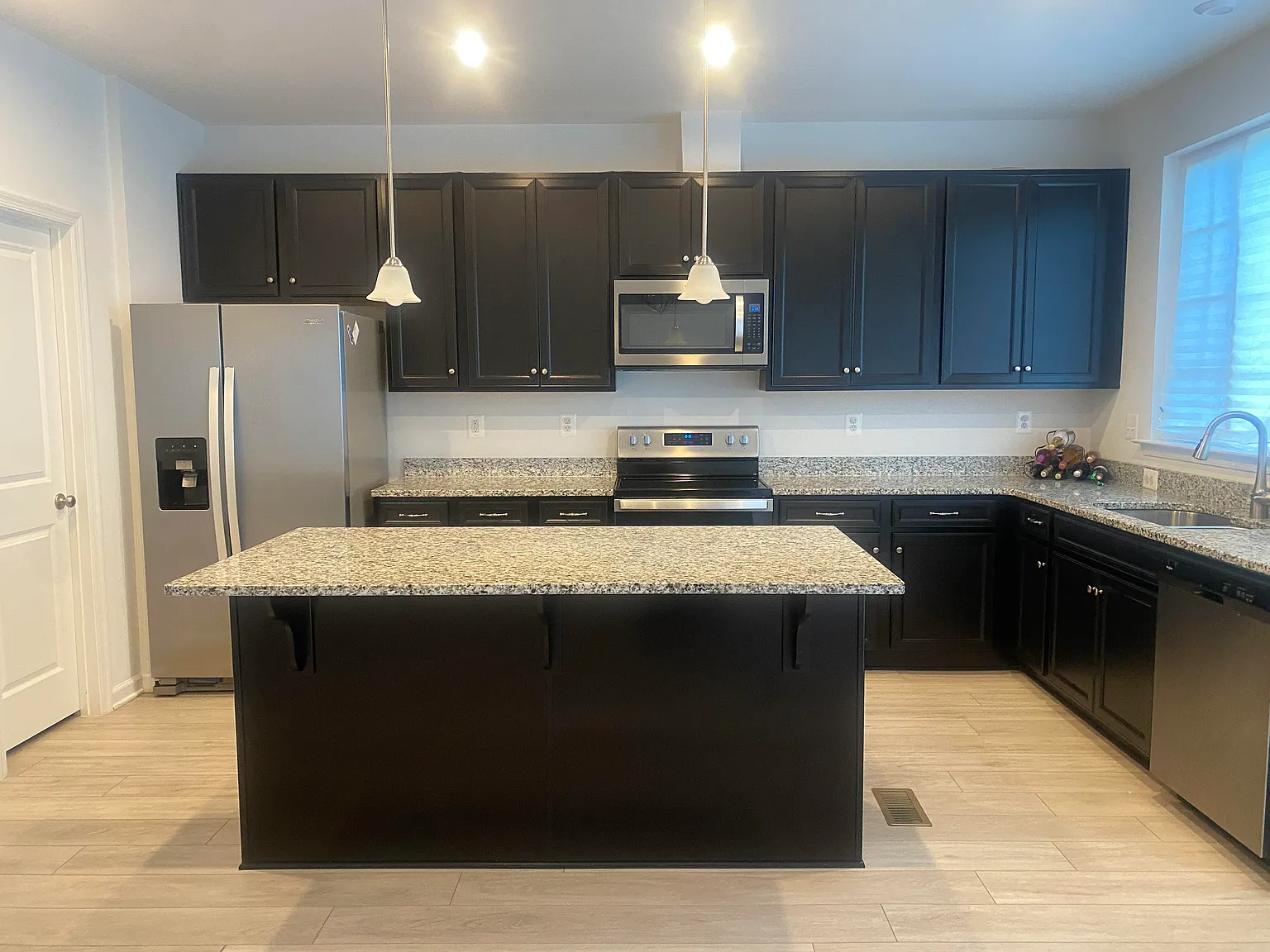 3 bed, 3.5 bath, 2055 sqft, $2,750 — Photo 3