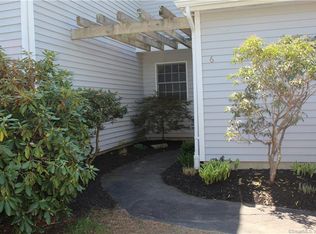 6 Fairways Cir, Woodstock, CT 06281