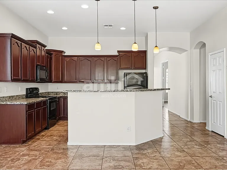 3587 W Morgan Ln — Photo 4