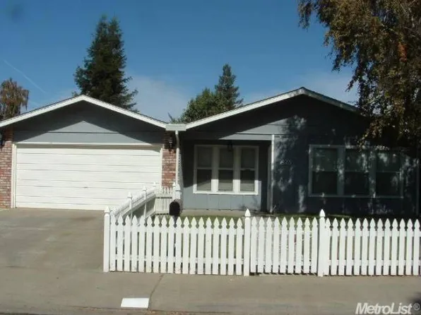 425 Dolores Dr, Woodland, CA 95695