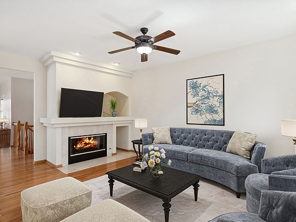 4th image of 433 Enfield Ln