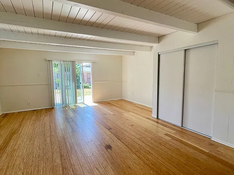 123 Hastings Ave — Photo 13