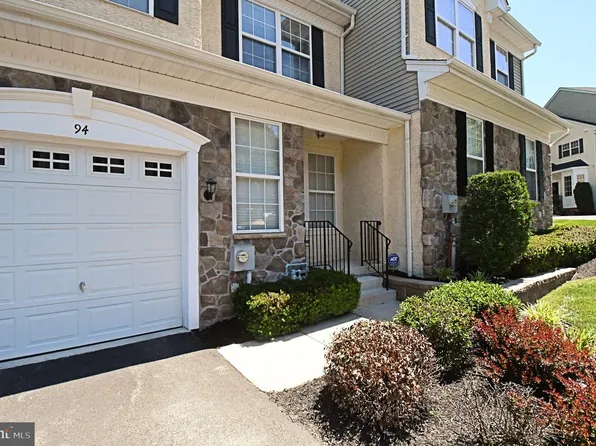 94 Longview Ln, Newtown Square, PA 19073