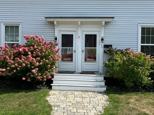 28 Suffolk St, Rockland, ME 04841