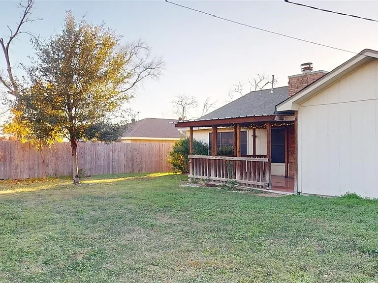 3904 Windwood Cir — Photo 29