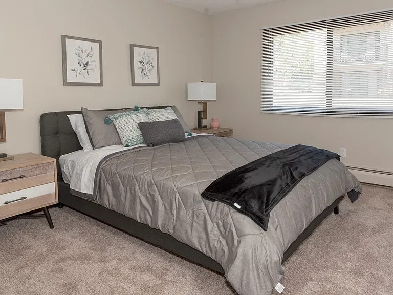 Oakdale Apartments — Photo 7
