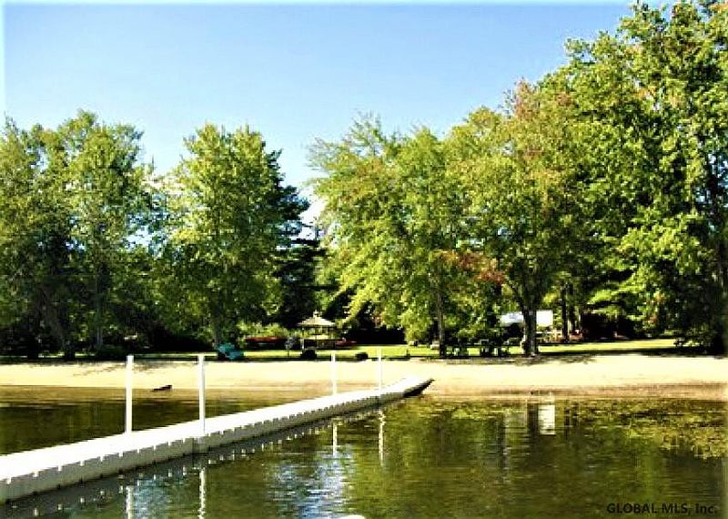 3rd image of 20 POINTE Drive