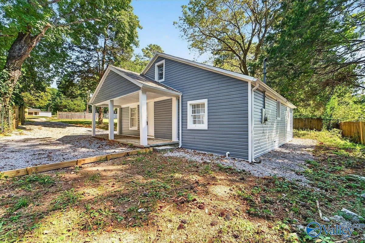 2 bed, 1.0 bath, 930 sqft, $1,200 — Photo 4