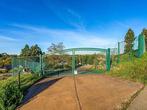 5th image of 3600 Crown Hill Drive
