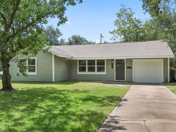 715 20th Ave N, Texas City, TX 77590
