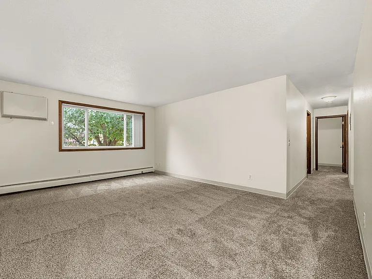 Drake Apartments — Photo 22