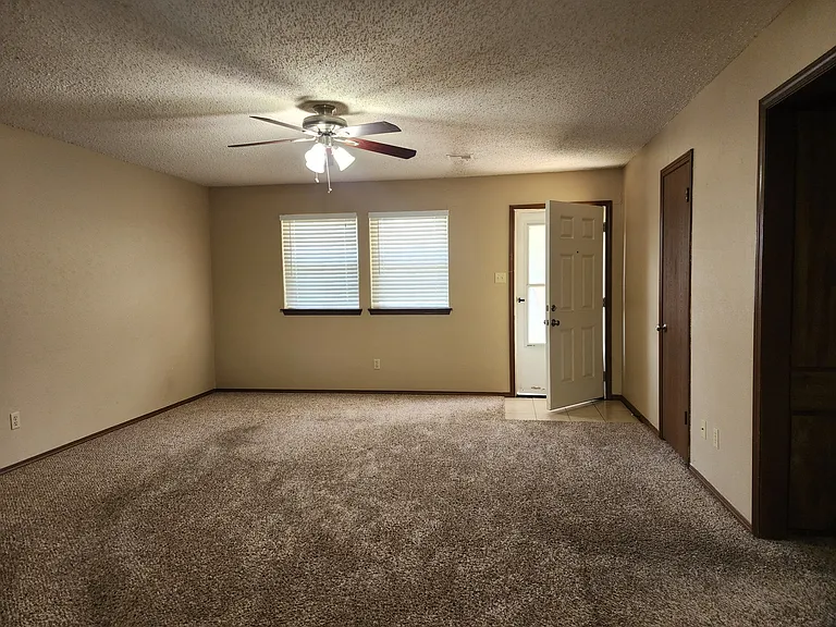 7938 NW Crossland Cir — Photo 3