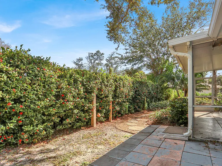 601 Paulina Rd — Photo 30