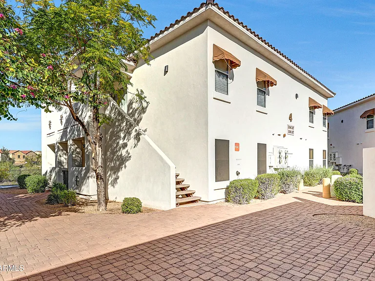 2950 W Louise Dr #206 — Photo 1