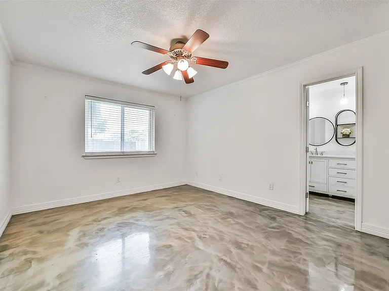 515 Valley Dr — Photo 14