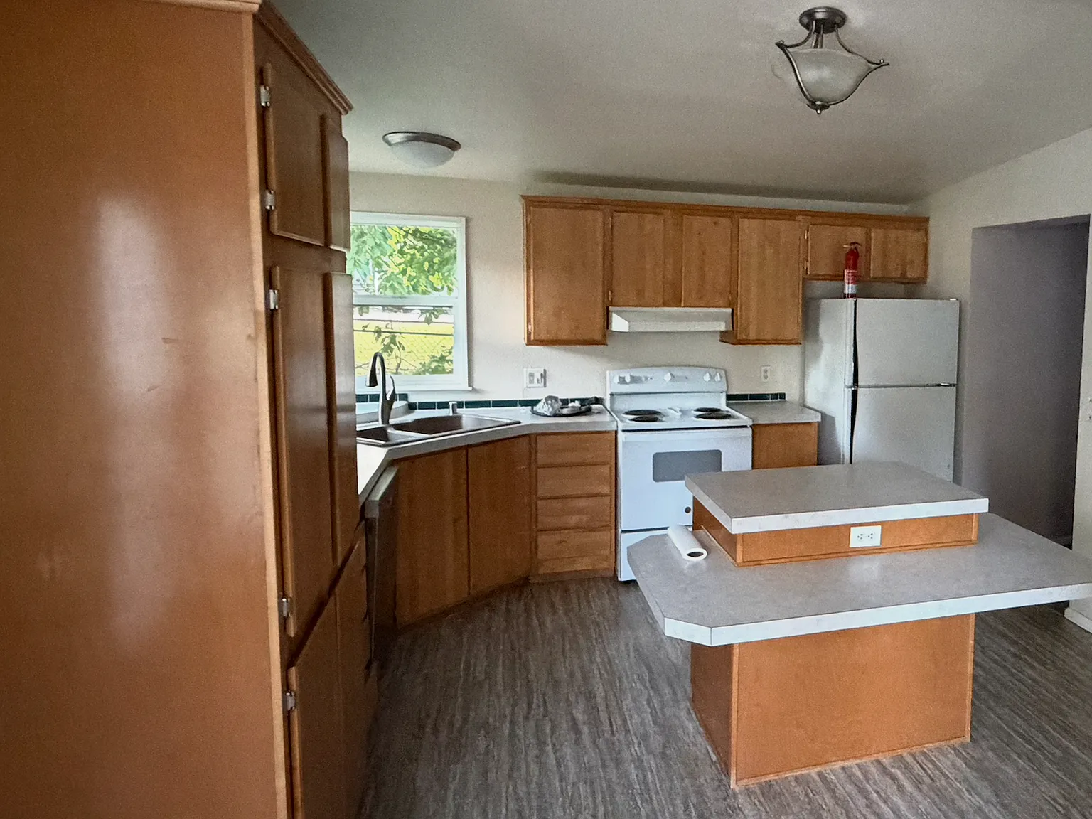 3 bed, 1766 sqft, $3,100 — Photo 2