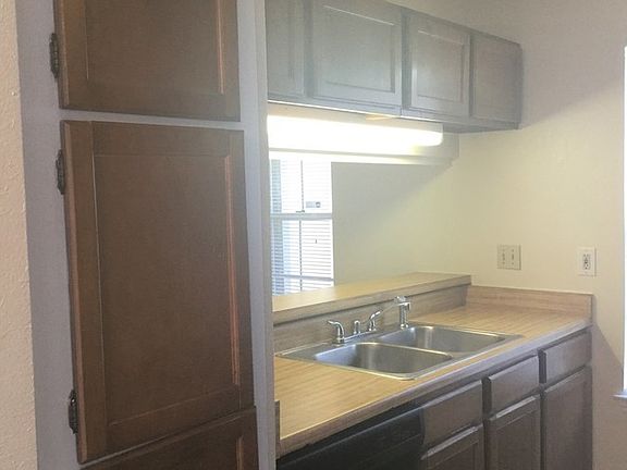 5th image of 14432 Edgemont St