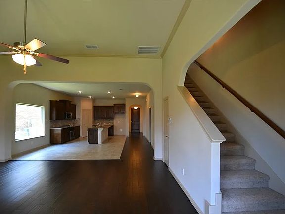 2nd image of 5901 Longmont Dr