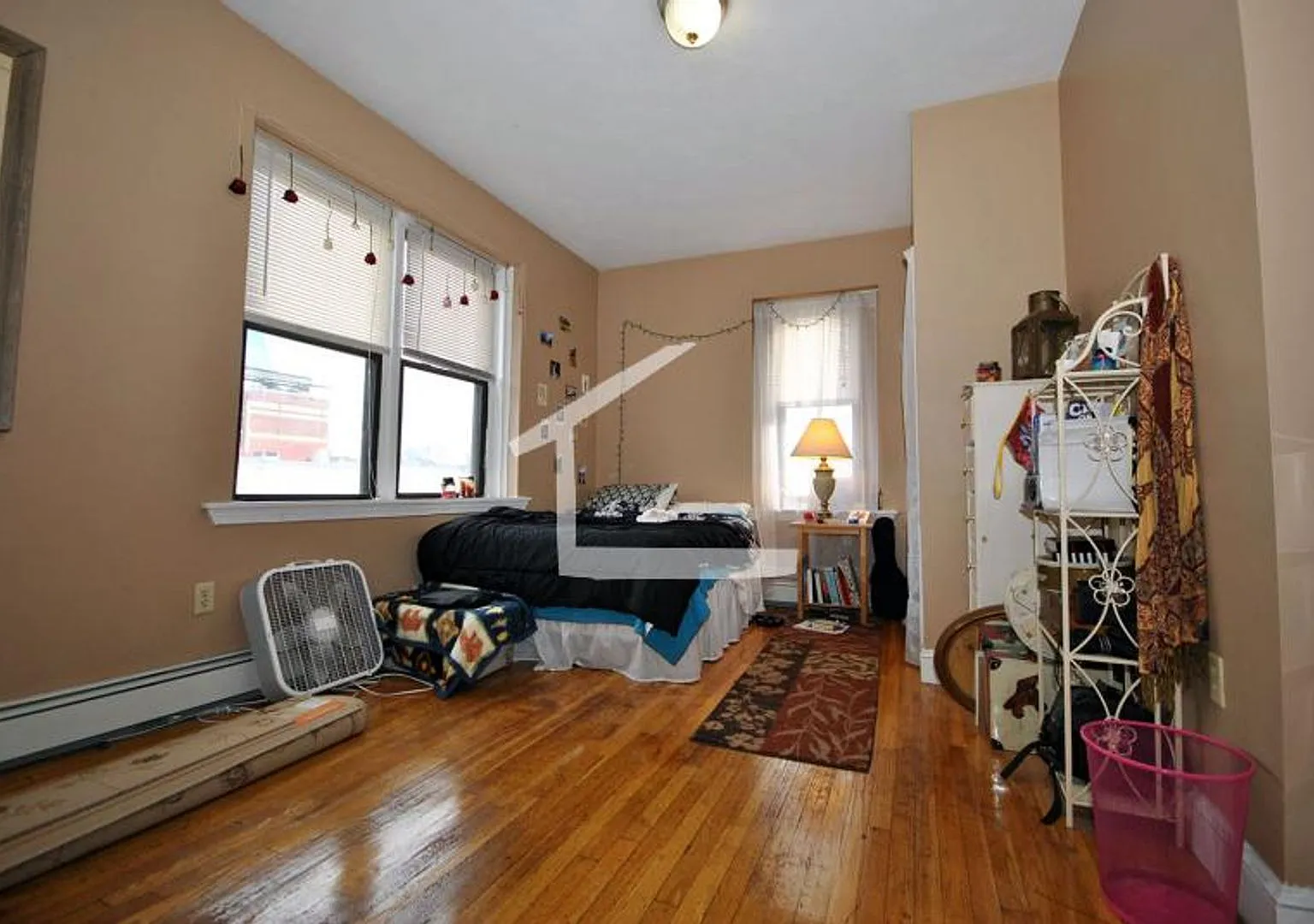 Nicely renovated 4 bed near the Green Line and BC for the upcoming school year! — Photo 2
