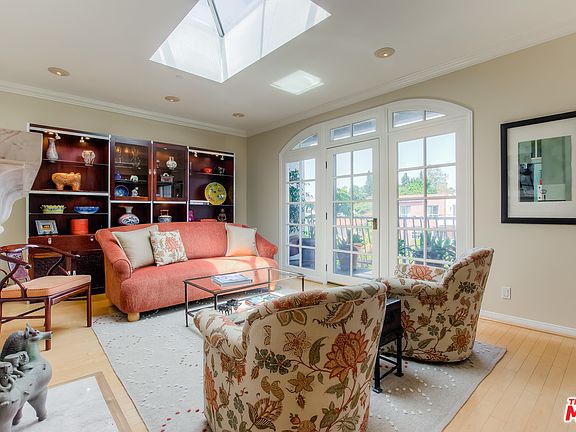 3rd image of 2025 S Beverly Glen Blvd Unit 404