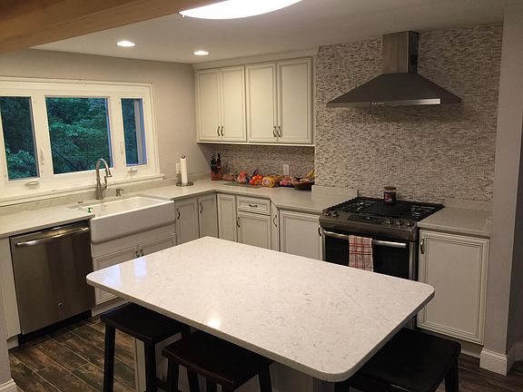 4th image of 3800 Country Club Pl